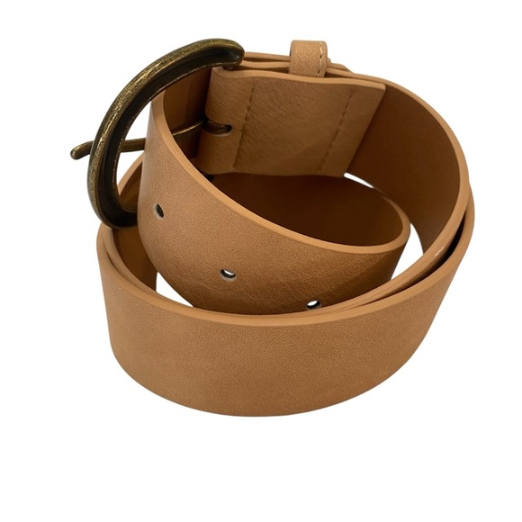 Classic Tan Belt with Gold Buckle - Picture 2 of 4